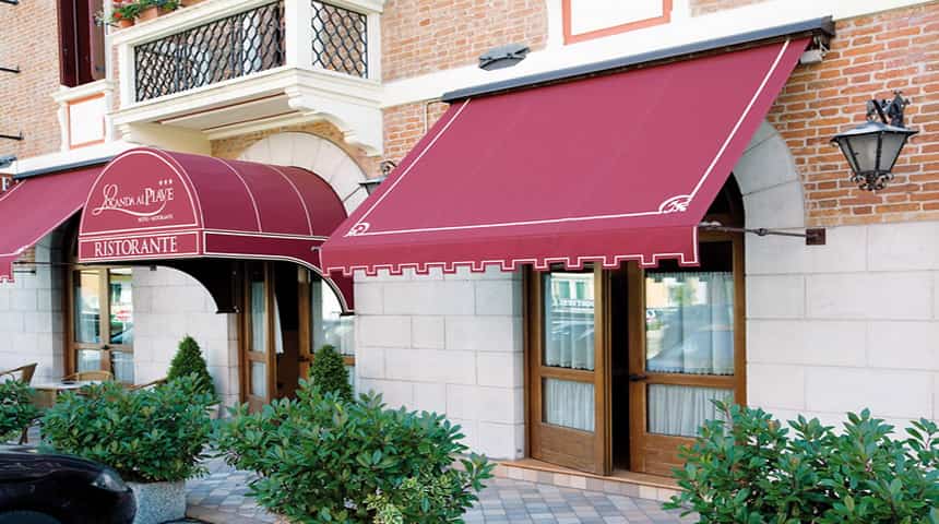Decorative lambrequin for awning